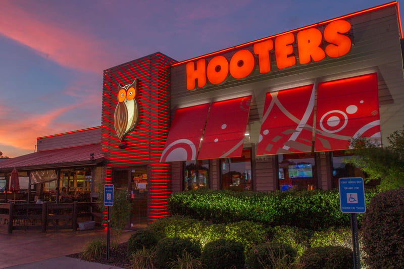 Hooters preview 3